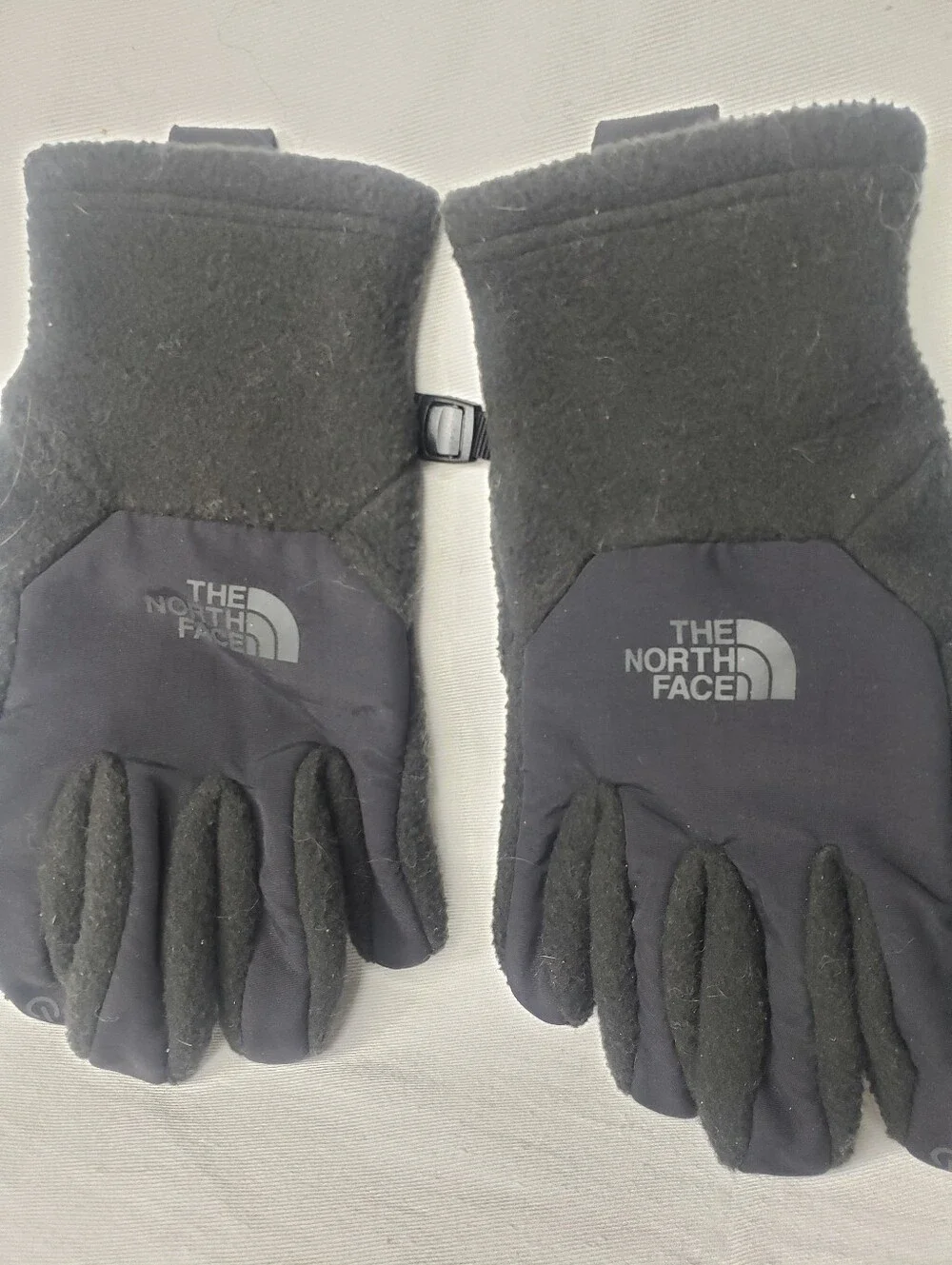 The North Face Youth Medium Black Denali Etip Fleece Winter Gloves Boys Girls